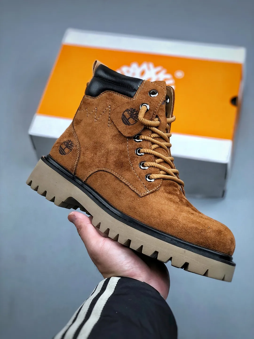 Local 💰640 supports store opening new goods 🚀 #Timberland Timberland/Timberland new autumn and winter products essential outdoor leisure rhubarb boots series for autumn and winter #Guangdong Dachang quality original box original packaging fashion trend matching fabrics made of Italian 🇮🇹 top matte fine-grained cowhide lightweight outsole with anti-odor and anti-corrosion genuine leather latex insoles from outsole to hardware are made from OEM raw materials Same as the original Goodyear's never-opening glue process. Good products don't kill pigs. The quality of the first order is strictly controlled. Exclusively released on the entire network. The quality is beyond doubt. The full set of official website unified packaging gives you a perfect wearing experience. The quality is exquisite and durable. A must-have for sportsmen. Specializes in not looking handsome. High-quality feet feel first-class. This winter, it is specially used for outdoor cold protection. Daily casual matching. Size: 38-44 (leather shoe size)